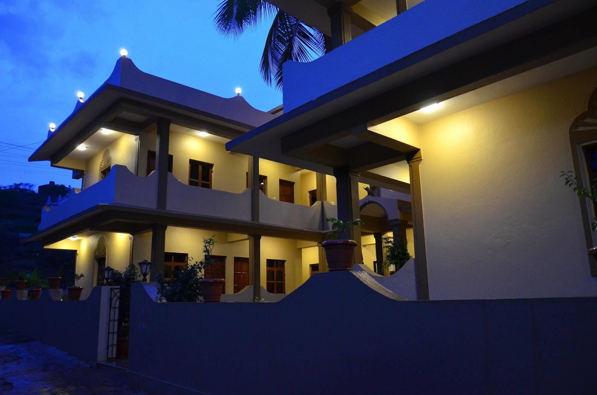 Garima Of Mandrem Hotel Exterior photo
